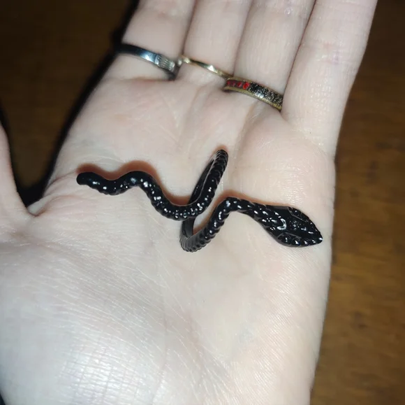 Gothic Black Snake Size 7 Metal Cuff Ring - Picture 3 of 3